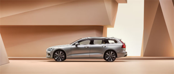 2024 款沃尔沃 V60 旅行车上市，售价 30.43 万元起